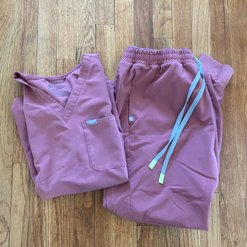FIGS Scrub Set